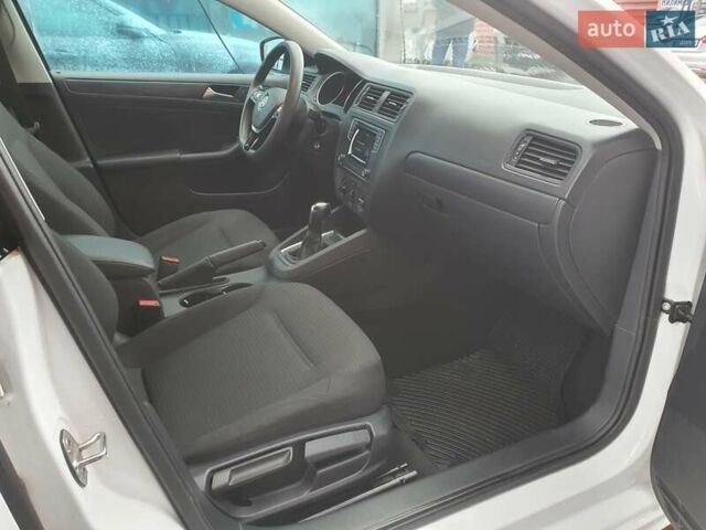 Белый Фольксваген Джетта, объемом двигателя 1.4 л и пробегом 90 тыс. км за 10500 $, фото 25 на Automoto.ua