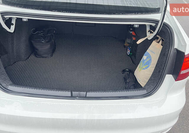 Белый Фольксваген Джетта, объемом двигателя 1.8 л и пробегом 83 тыс. км за 13200 $, фото 13 на Automoto.ua