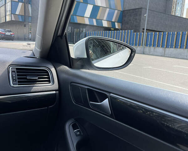 Білий Фольксваген Джетта, об'ємом двигуна 1.6 л та пробігом 173 тис. км за 11000 $, фото 19 на Automoto.ua