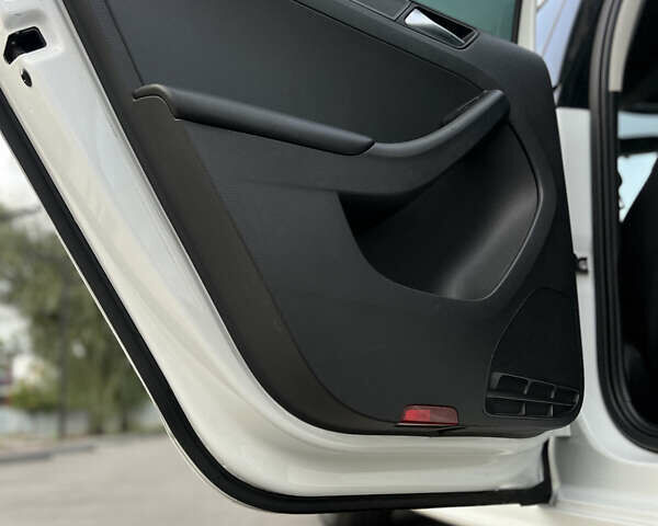 Белый Фольксваген Джетта, объемом двигателя 1.4 л и пробегом 155 тыс. км за 10300 $, фото 10 на Automoto.ua