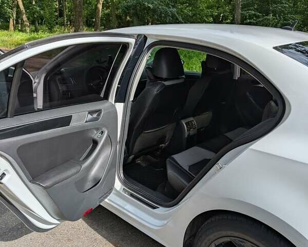 Фольксваген Джетта 2016 в Черновцах на Automoto.ua Белый Фольксваген Джетта, объемом двигателя 1.6 л и пробегом 181 тыс. км за 12500 $, фото 12 на Automoto.ua