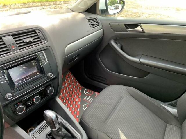 Белый Фольксваген Джетта, объемом двигателя 1.6 л и пробегом 183 тыс. км за 11500 $, фото 27 на Automoto.ua