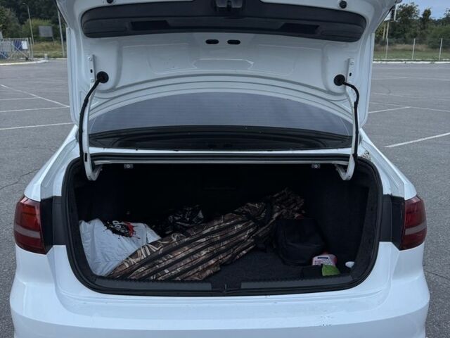 Белый Фольксваген Джетта, объемом двигателя 1.8 л и пробегом 239 тыс. км за 262 $, фото 17 на Automoto.ua