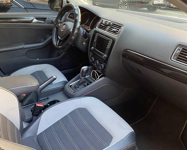 Білий Фольксваген Джетта, об'ємом двигуна 1.6 л та пробігом 138 тис. км за 13000 $, фото 4 на Automoto.ua