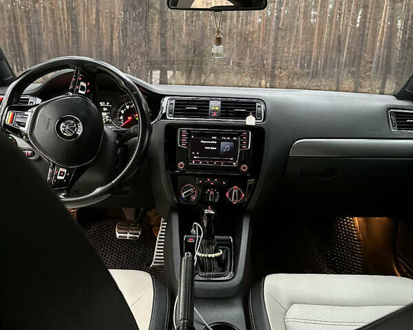 Білий Фольксваген Джетта, об'ємом двигуна 1.8 л та пробігом 178 тис. км за 10300 $, фото 15 на Automoto.ua