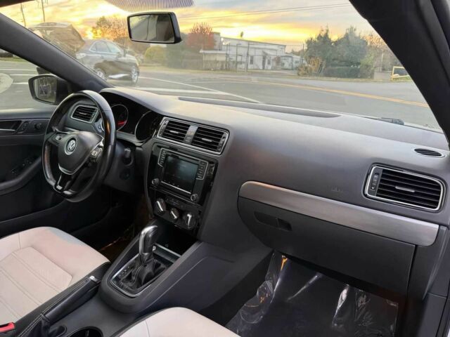 Белый Фольксваген Джетта, объемом двигателя 1.8 л и пробегом 75 тыс. км за 5300 $, фото 9 на Automoto.ua