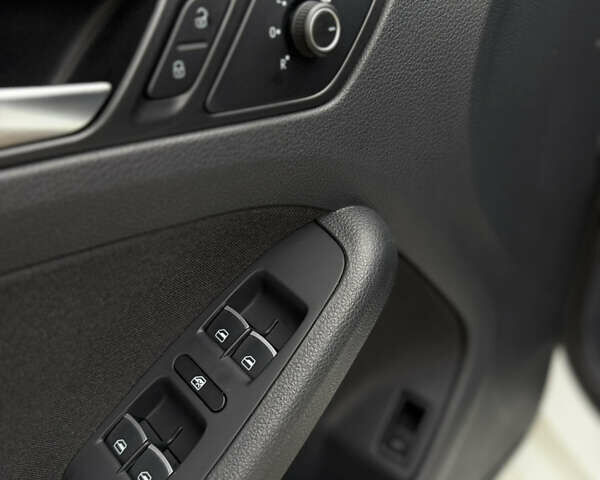 Білий Фольксваген Джетта, об'ємом двигуна 1.8 л та пробігом 184 тис. км за 10700 $, фото 15 на Automoto.ua