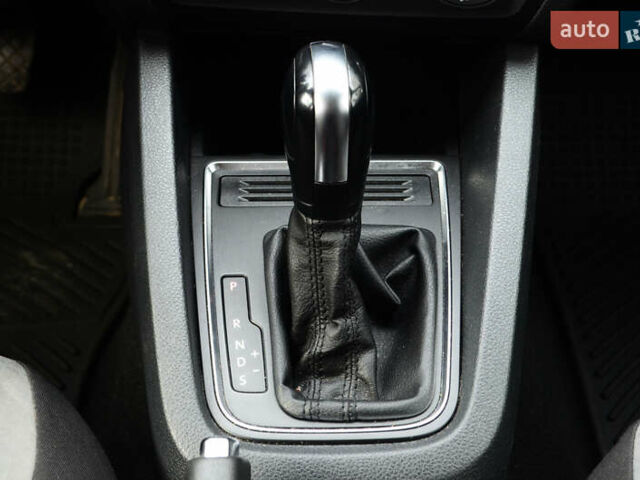 Фольксваген Джетта 2016 в Киеве на Automoto.ua Белый Фольксваген Джетта, объемом двигателя 1.39 л и пробегом 118 тыс. км за 11200 $, фото 20 на Automoto.ua