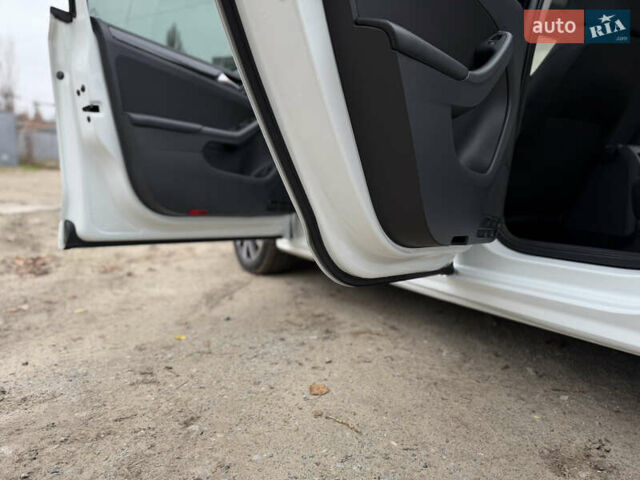 Білий Фольксваген Джетта, об'ємом двигуна 1.8 л та пробігом 184 тис. км за 10700 $, фото 31 на Automoto.ua