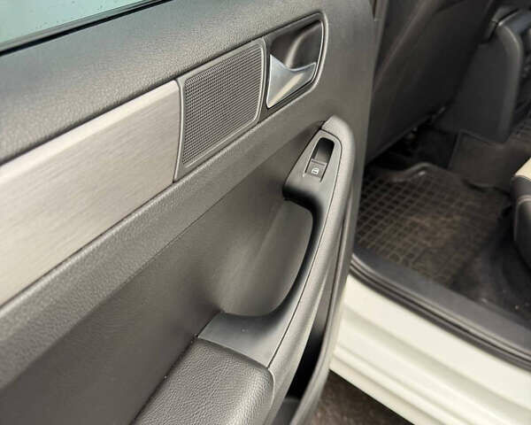 Білий Фольксваген Джетта, об'ємом двигуна 1.8 л та пробігом 103 тис. км за 13000 $, фото 10 на Automoto.ua