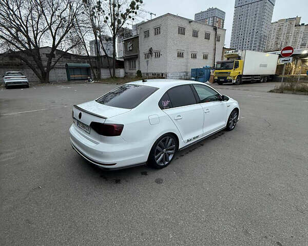 Белый Фольксваген Джетта, объемом двигателя 2 л и пробегом 106 тыс. км за 12500 $, фото 2 на Automoto.ua