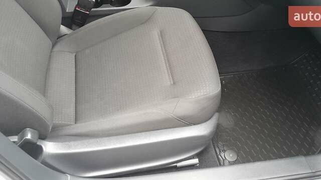 Білий Фольксваген Джетта, об'ємом двигуна 1.6 л та пробігом 178 тис. км за 11300 $, фото 9 на Automoto.ua