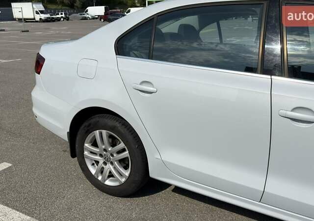 Фольксваген Джетта 2016 в Вышгороде на Automoto.ua Белый Фольксваген Джетта, объемом двигателя 1.39 л и пробегом 122 тыс. км за 11300 $, фото 3 на Automoto.ua