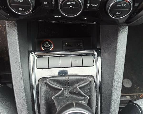 Белый Фольксваген Джетта, объемом двигателя 1.6 л и пробегом 226 тыс. км за 12500 $, фото 29 на Automoto.ua