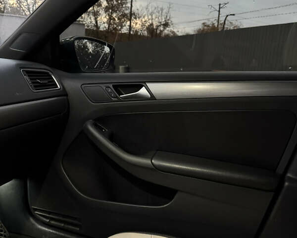 Фольксваген Джетта 2016 в Кривом Роге на Automoto.ua Белый Фольксваген Джетта, объемом двигателя 1.8 л и пробегом 110 тыс. км за 5500 $, фото 19 на Automoto.ua