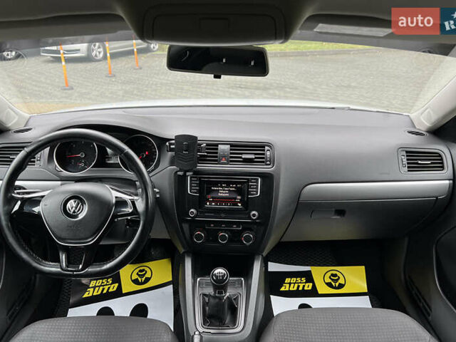 Фольксваген Джетта 2016 в Львове на Automoto.ua Белый Фольксваген Джетта, объемом двигателя 1.6 л и пробегом 187 тыс. км за 11500 $, фото 15 на Automoto.ua