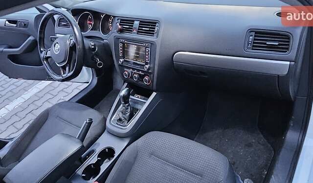 Білий Фольксваген Джетта, об'ємом двигуна 1.6 л та пробігом 139 тис. км за 10500 $, фото 10 на Automoto.ua