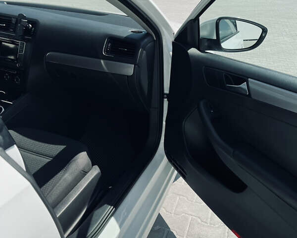 Білий Фольксваген Джетта, об'ємом двигуна 1.6 л та пробігом 187 тис. км за 10800 $, фото 10 на Automoto.ua