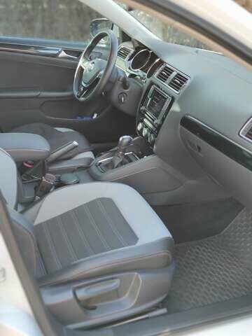 Білий Фольксваген Джетта, об'ємом двигуна 1.6 л та пробігом 50 тис. км за 14000 $, фото 3 на Automoto.ua