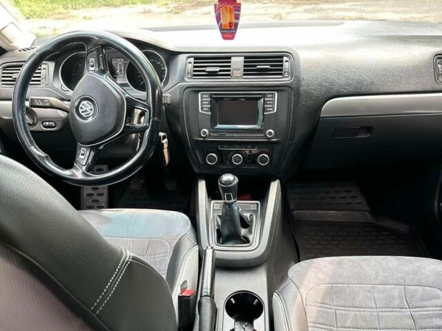 Белый Фольксваген Джетта, объемом двигателя 1.6 л и пробегом 240 тыс. км за 9800 $, фото 7 на Automoto.ua