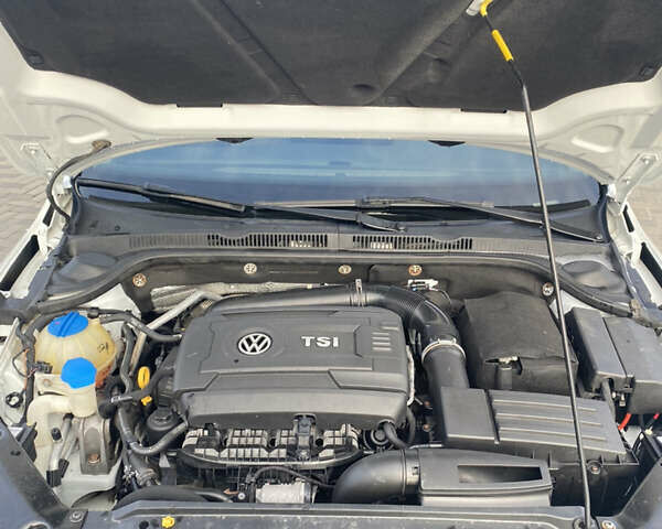 Фольксваген Джетта 2016 в Полтаве на Automoto.ua Белый Фольксваген Джетта, объемом двигателя 1.8 л и пробегом 280 тыс. км за 12000 $, фото 7 на Automoto.ua