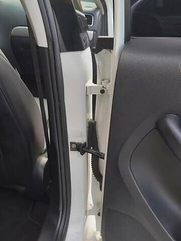 Белый Фольксваген Джетта, объемом двигателя 1.4 л и пробегом 141 тыс. км за 9500 $, фото 46 на Automoto.ua