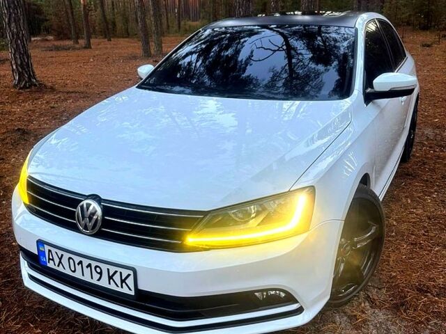 Фольксваген Джетта 2016 в Богодухове на Automoto.ua Белый Фольксваген Джетта, объемом двигателя 1.8 л и пробегом 107 тыс. км за 12700 $, фото 6 на Automoto.ua