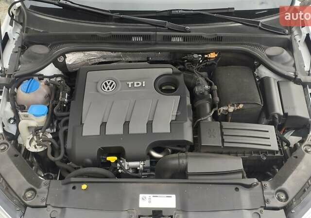 Фольксваген Джетта 2016 в Сваляве на Automoto.ua Белый Фольксваген Джетта, объемом двигателя 1.6 л и пробегом 219 тыс. км за 11300 $, фото 18 на Automoto.ua