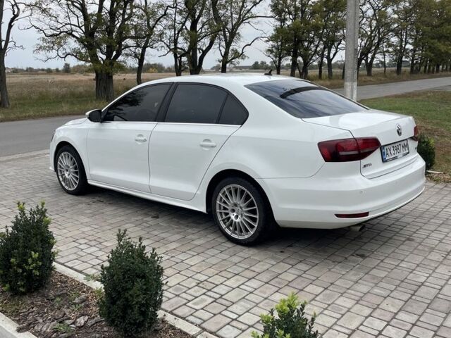 Фольксваген Джетта 2016 в Новомосковске на Automoto.ua Белый Фольксваген Джетта, объемом двигателя 1.6 л и пробегом 136 тыс. км за 11500 $, фото 2 на Automoto.ua