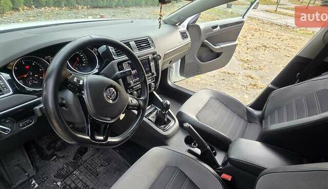 Белый Фольксваген Джетта, объемом двигателя 1.6 л и пробегом 158 тыс. км за 11200 $, фото 4 на Automoto.ua