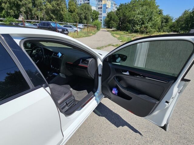 Білий Фольксваген Джетта, об'ємом двигуна 2 л та пробігом 179 тис. км за 11500 $, фото 13 на Automoto.ua