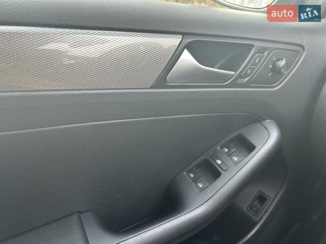 Білий Фольксваген Джетта, об'ємом двигуна 1.6 л та пробігом 162 тис. км за 9950 $, фото 8 на Automoto.ua