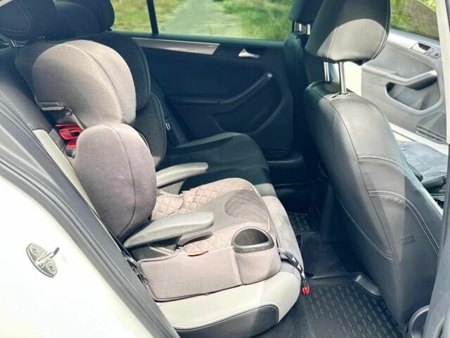 Белый Фольксваген Джетта, объемом двигателя 1.6 л и пробегом 240 тыс. км за 9800 $, фото 13 на Automoto.ua