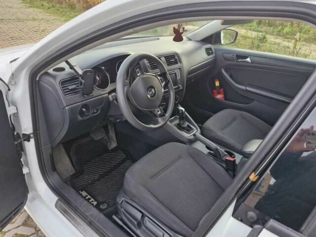 Фольксваген Джетта 2016 в Киеве на Automoto.ua Белый Фольксваген Джетта, объемом двигателя 1.4 л и пробегом 120 тыс. км за 7800 $, фото 4 на Automoto.ua