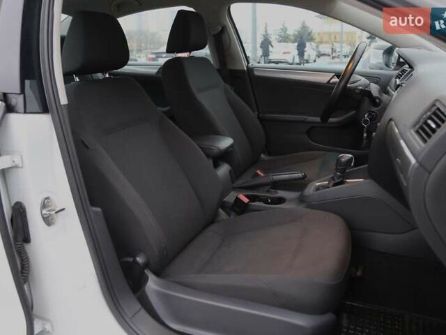 Білий Фольксваген Джетта, об'ємом двигуна 1.6 л та пробігом 122 тис. км за 12600 $, фото 9 на Automoto.ua