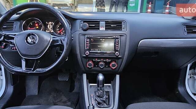 Білий Фольксваген Джетта, об'ємом двигуна 1.6 л та пробігом 139 тис. км за 10500 $, фото 9 на Automoto.ua