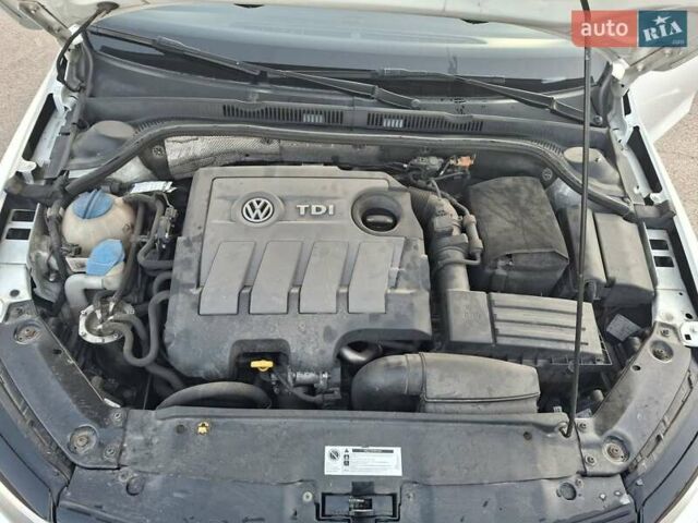 Белый Фольксваген Джетта, объемом двигателя 1.6 л и пробегом 201 тыс. км за 9800 $, фото 24 на Automoto.ua