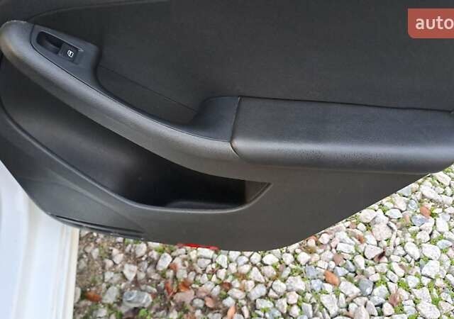 Білий Фольксваген Джетта, об'ємом двигуна 1.39 л та пробігом 197 тис. км за 9400 $, фото 13 на Automoto.ua