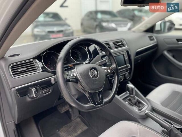 Фольксваген Джетта 2016 в Одессе на Automoto.ua Белый Фольксваген Джетта, объемом двигателя 1.6 л и пробегом 132 тыс. км за 13000 $, фото 10 на Automoto.ua