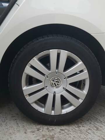 Белый Фольксваген Джетта, объемом двигателя 1.4 л и пробегом 141 тыс. км за 9500 $, фото 52 на Automoto.ua