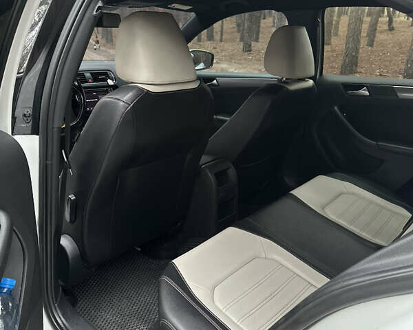 Белый Фольксваген Джетта, объемом двигателя 1.8 л и пробегом 180 тыс. км за 10300 $, фото 10 на Automoto.ua