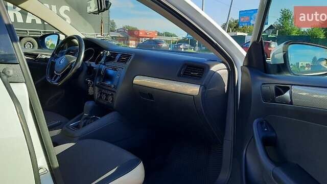 Білий Фольксваген Джетта, об'ємом двигуна 1.6 л та пробігом 167 тис. км за 11300 $, фото 9 на Automoto.ua