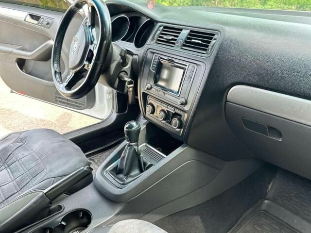 Белый Фольксваген Джетта, объемом двигателя 1.6 л и пробегом 240 тыс. км за 9800 $, фото 8 на Automoto.ua