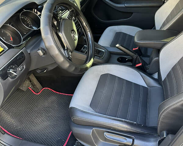 Білий Фольксваген Джетта, об'ємом двигуна 1.6 л та пробігом 273 тис. км за 12500 $, фото 4 на Automoto.ua