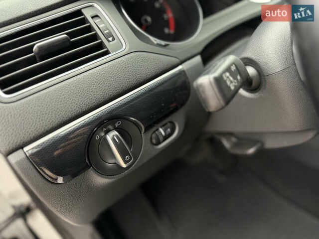 Білий Фольксваген Джетта, об'ємом двигуна 1.8 л та пробігом 184 тис. км за 10700 $, фото 16 на Automoto.ua