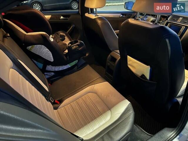 Белый Фольксваген Джетта, объемом двигателя 1.8 л и пробегом 146 тыс. км за 9200 $, фото 11 на Automoto.ua