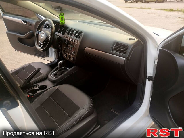 Белый Фольксваген Джетта, объемом двигателя 1.6 л и пробегом 250 тыс. км за 11500 $, фото 6 на Automoto.ua