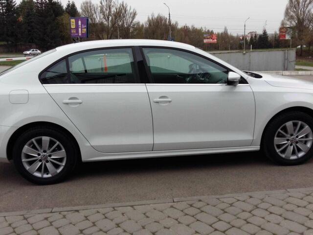 Фольксваген Джетта 2016 в Хмельницком на Automoto.ua Белый Фольксваген Джетта, объемом двигателя 1.6 л и пробегом 116 тыс. км за 13999 $, фото 2 на Automoto.ua