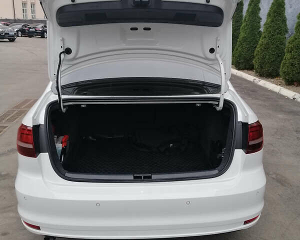 Белый Фольксваген Джетта, объемом двигателя 1.6 л и пробегом 245 тыс. км за 10500 $, фото 6 на Automoto.ua