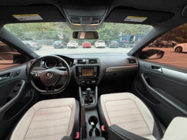 Білий Фольксваген Джетта, об'ємом двигуна 1.8 л та пробігом 70 тис. км за 4500 $, фото 5 на Automoto.ua